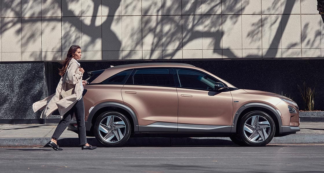 nexo 2019 side view with walking woman